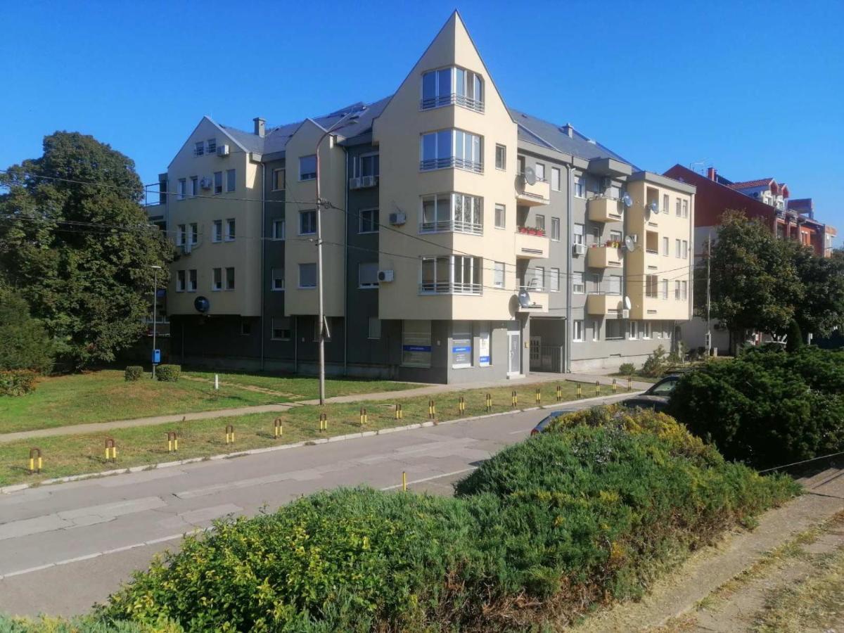 River Lux Сремска-Митровица Экстерьер фото
